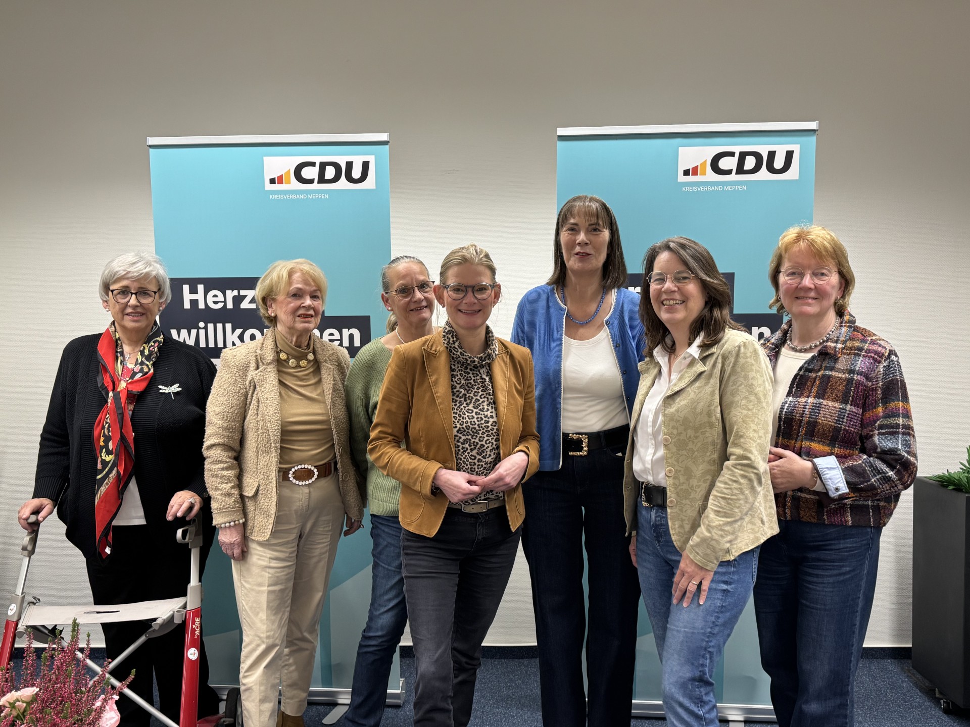 Das Vorstandsfoto zeigt von r.n.l. Lucia Reinert (FU-Kreisvorsitzende), Ulrike Otten, Juliane Groe-Hopp (neue Vorsitzende der FU-Stadtverband Meppen), Lara Evers MdL, Ulla Bleker, Rosi Brinkhus und Gudrun Weber.